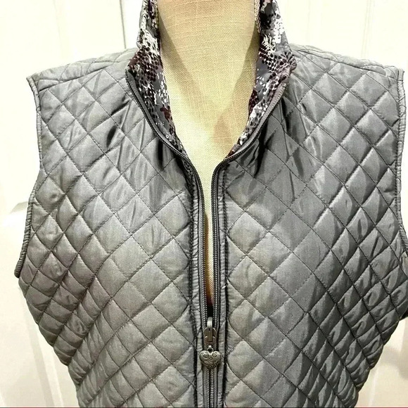 Albion Activology reversible puffer vest like new - Picture 3 of 13